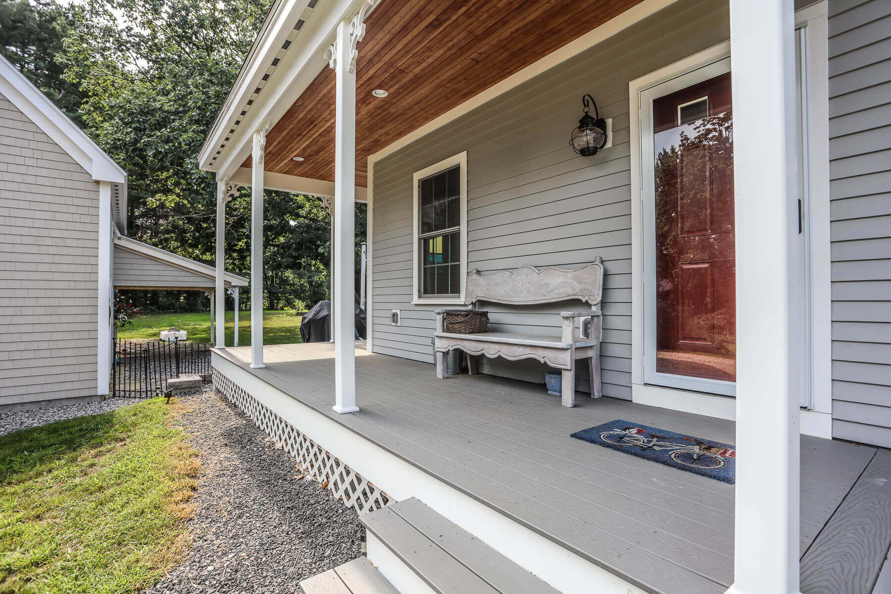 porch w bench